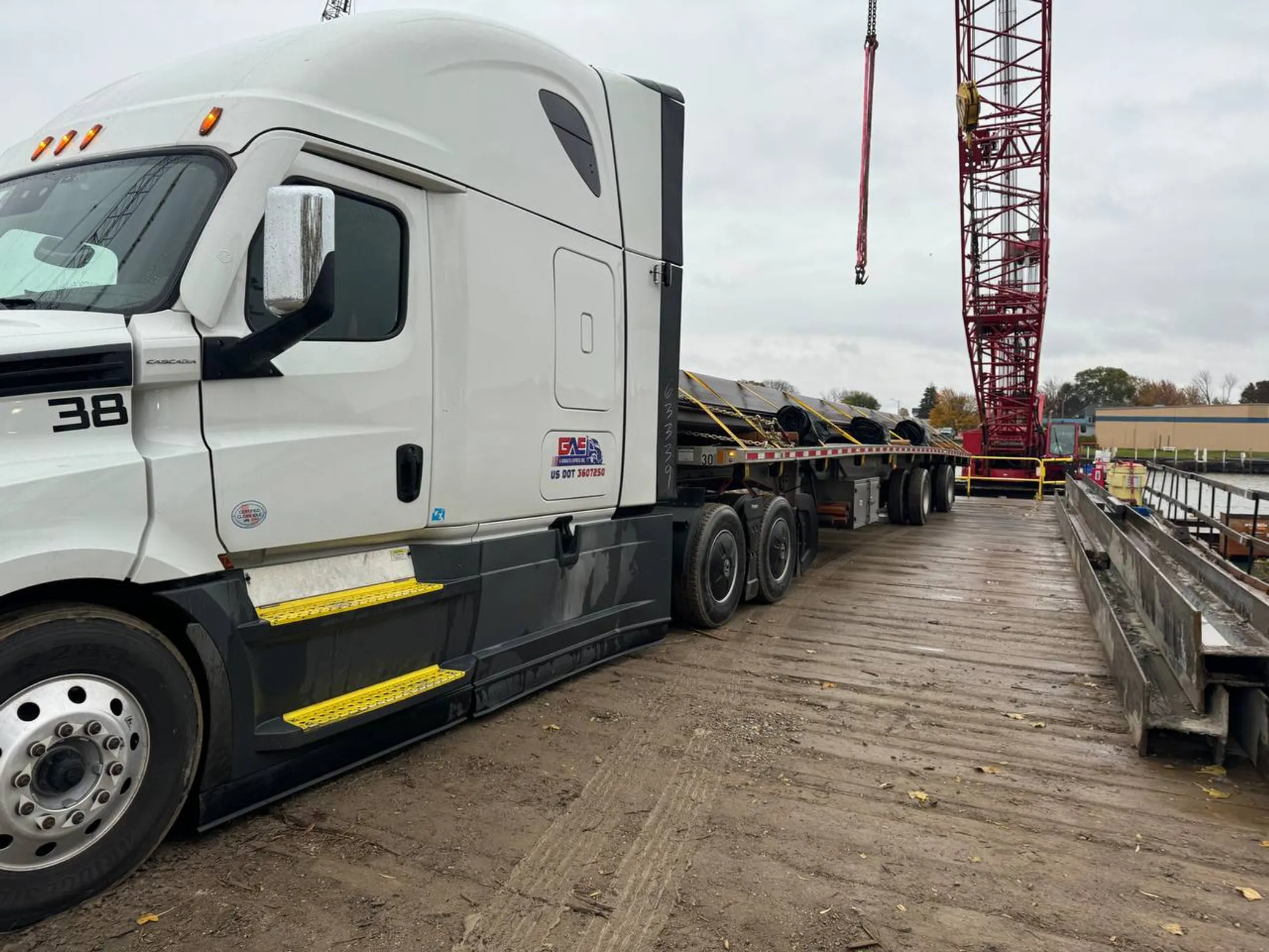 Professional open deck flatbed transportation compnany